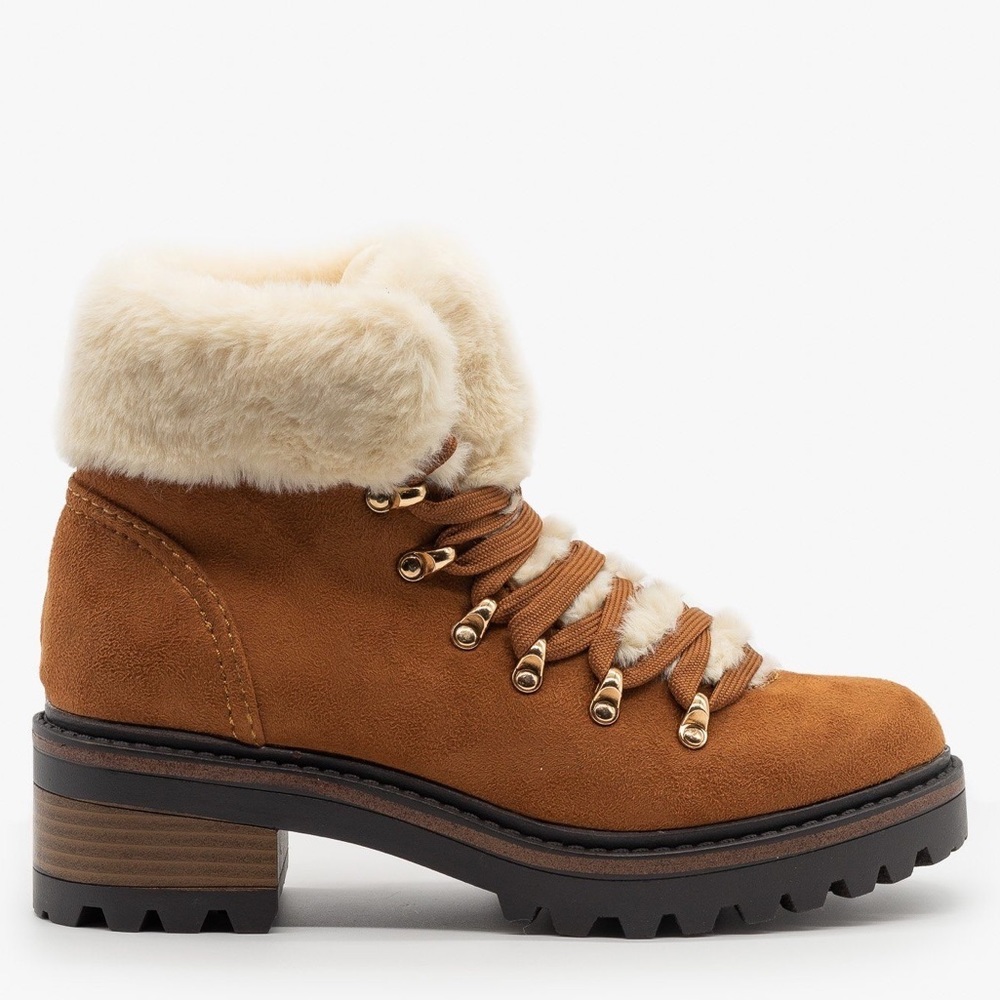 7 Bamboo Edison Faux Fur Hiking Lug Sole Heel Boot - Picture 8 of 9